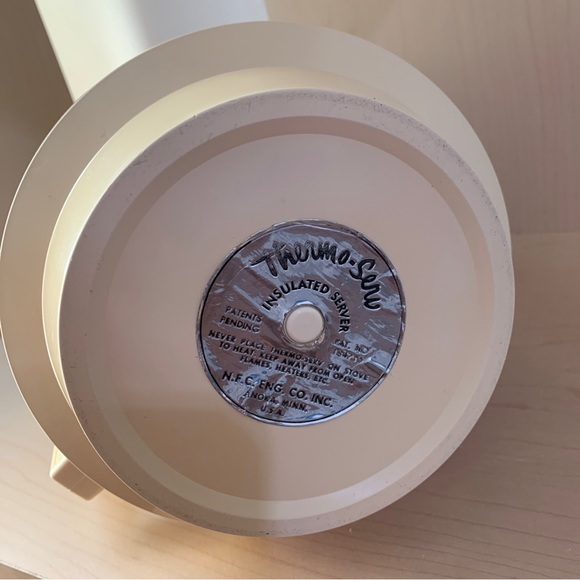 Thermo-Serv Custard and Gold Insulated Server/Pitcher - 6 Cup 10.5” Vintage Rare - Picture 10 of 13